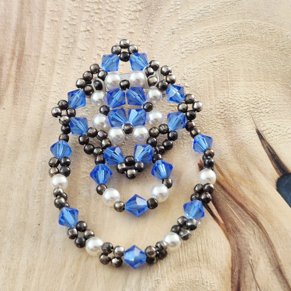 Blue and Silver Beaded Handmade brooch - Picture 4 of 10